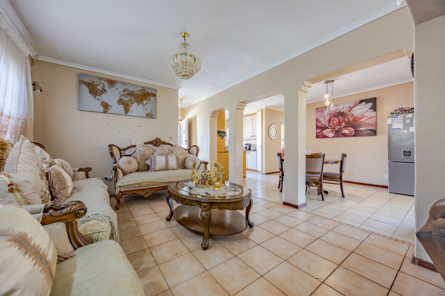 5 Bedroom Property for Sale in Bothasig Western Cape